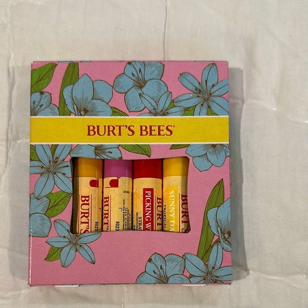 Burt's Bees Red and Pink Lip Balm Gloss Set